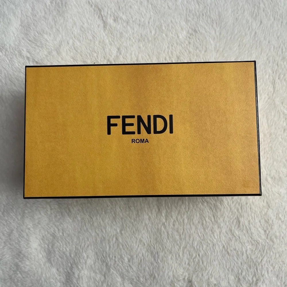 Fendi Box - Picture 1 of 3